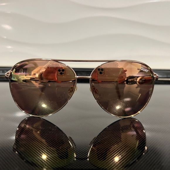 QUAY Vivienne 111 Gold Mirrored Aviator Sunglasses - Picture 1 of 6